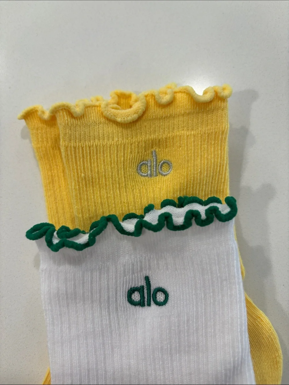 Alo Women's  yoga Lettuce Edge Sock 2/pk